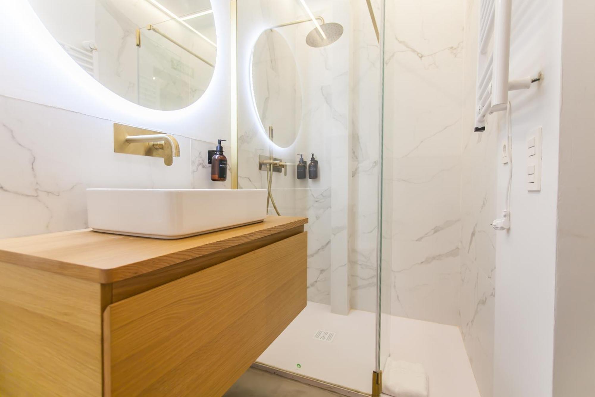 Apartmán Guernica Luxury Duplex - Location, Light, And Art Madrid Exteriér fotografie